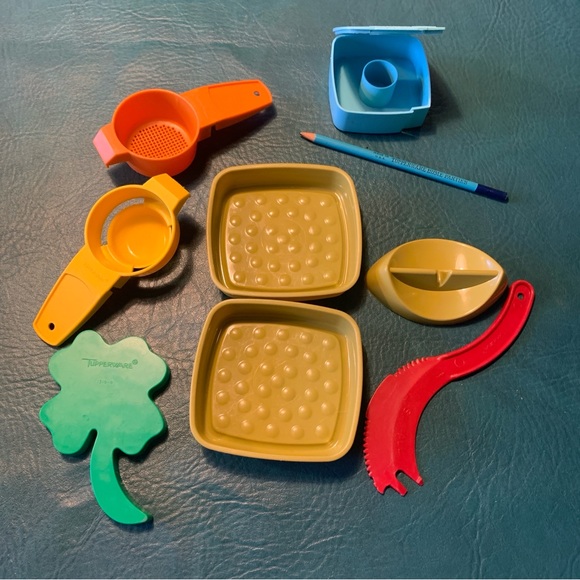 Tupperware lot small gadgets collectibles. Rare! Kitchen ware shamrock cookie - Picture 1 of 6